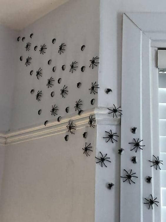 70 Pcs Halloween Spider Decorations Indoor, 4 Sizes 3D Plastic Spider Stickers Halloween Party Supplies Decorations for Home Wall Stickers Decor - Indoor Outdoor Room Window Décor
