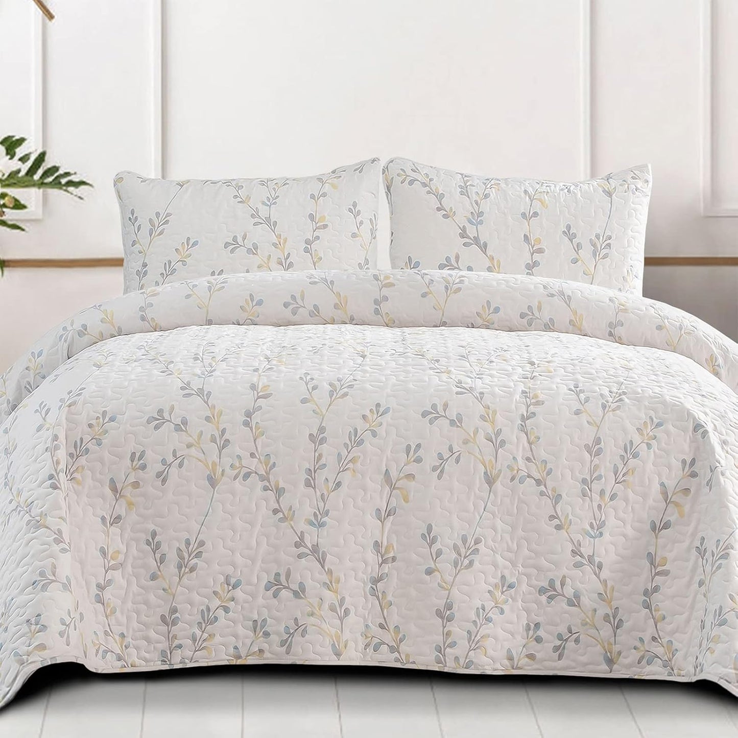 Exclusivo Mezcla Reversible Boho Quilt Set Queen Size, 3 Pieces Flowers White All Season Bedspreads, Ultra Soft Floral Coverlet Bedding Set with Printed Pattern (1 Quilt, 2 Pillow Shams)