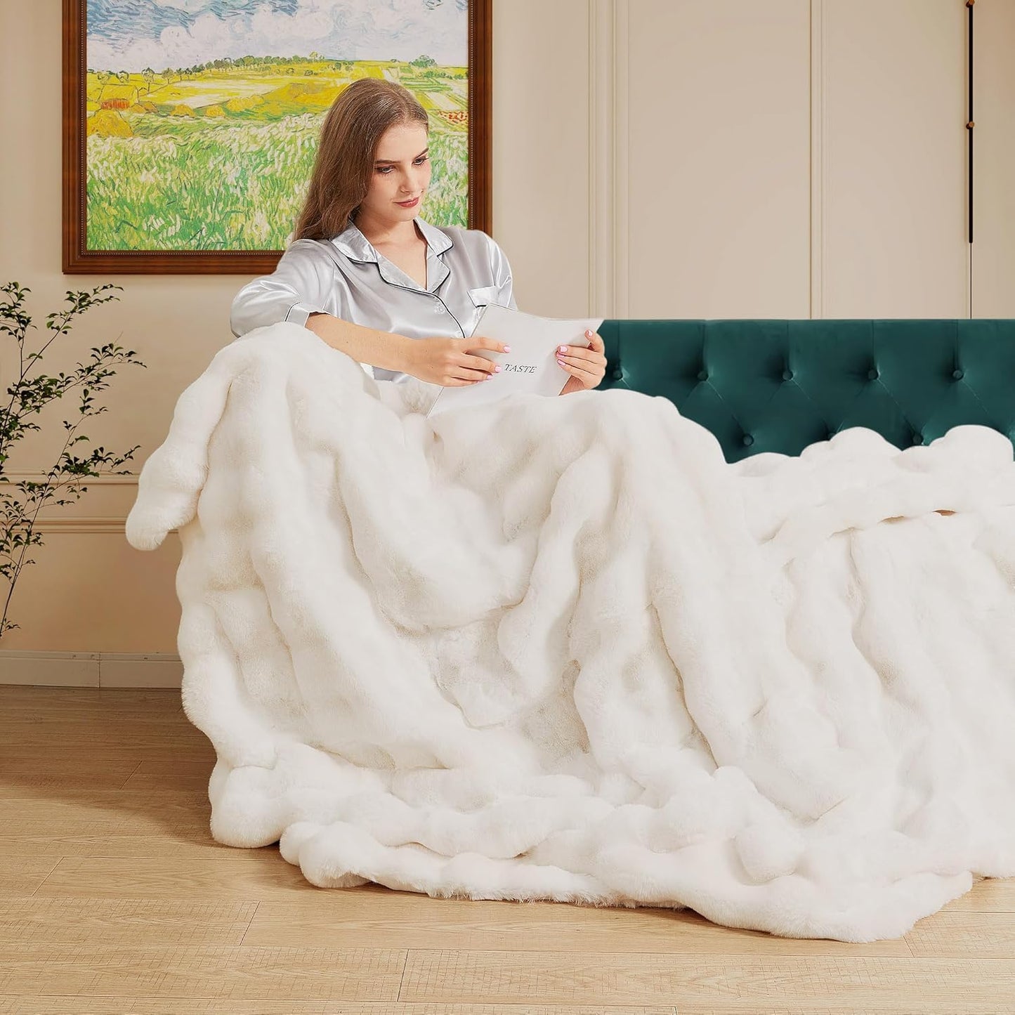 Light Beige Faux Fuzzy Fur Blanket Queen Size 90x90 Ultra Soft Thick Fluffy Blanket Queen for Bed Couch Cozy Furry Home Decor 1000 GSM