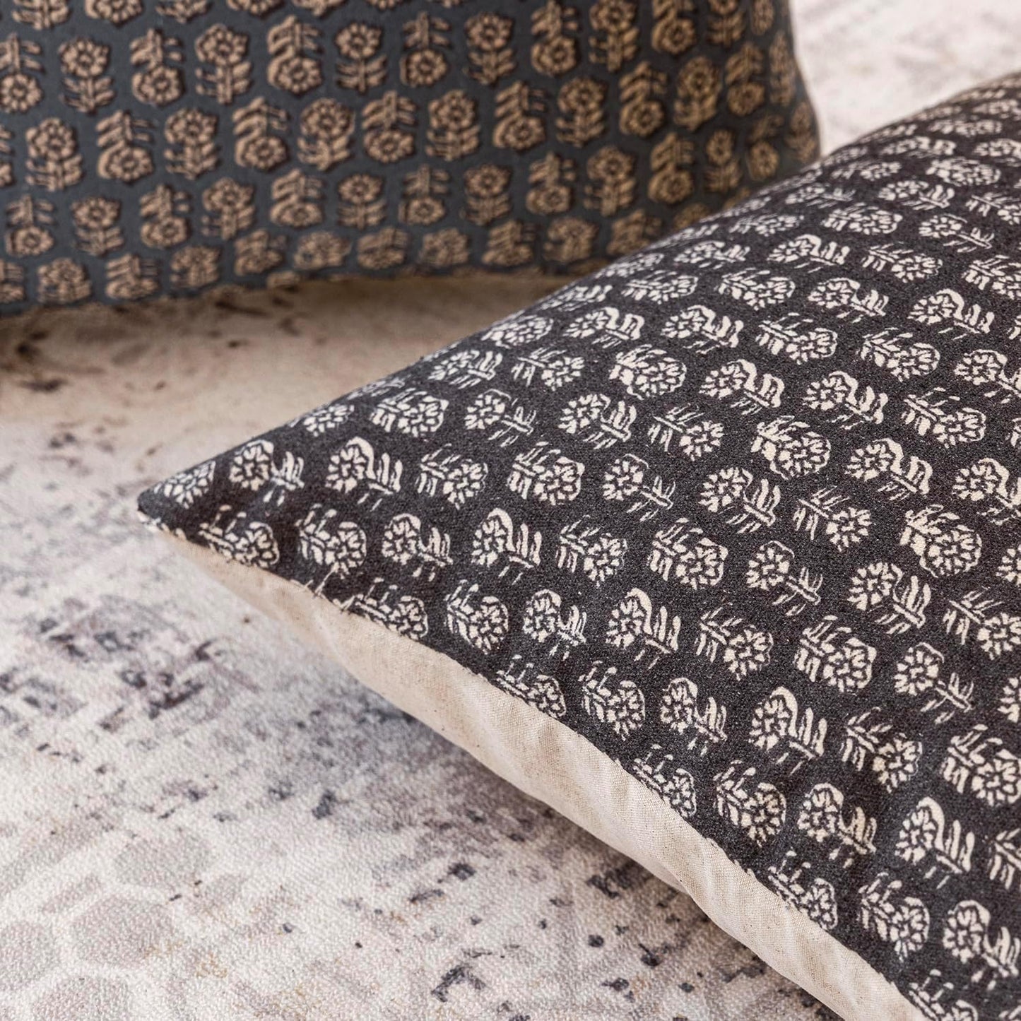 Foindtower Set of 2 Decorative Neutral Floral Print Throw Pillow Covers Vintage Accent Farmhouse Cushion Covers Boho Home Decor for Sofa Couch Chair Bedroom Living Room Outdoor,18×18 Inch,Black