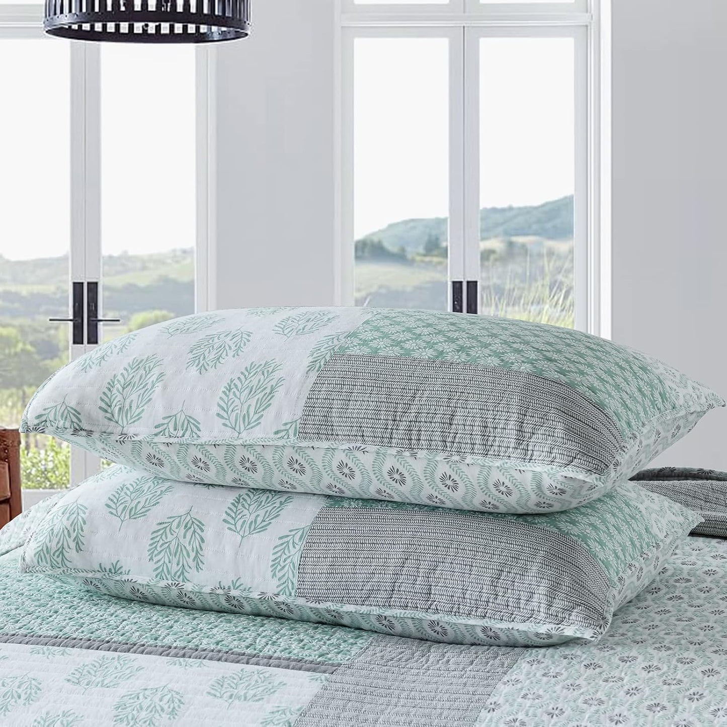 PANGUSHAN Quilt Set King Size, 100% Cotton Bedspread Quilt Bedding Set, Patchwork Reversible Floral Quilt for King Bed, Green/Grey/White Bed Spread, Lightweight Comforter for All Season, 3 Pieces