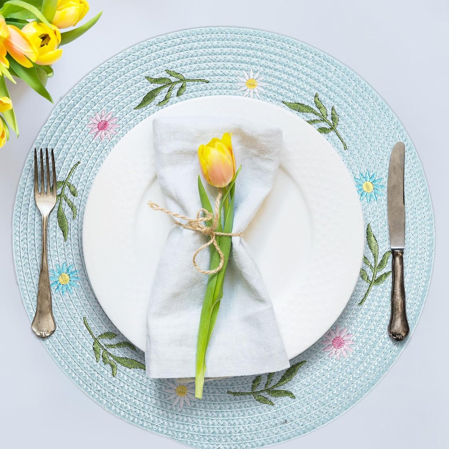 Whaline 4Pcs Round Daisy Placemats Spring Flower Embroidered Place Mats Greenery Floral Dinner Table Mats for Home Holiday Wedding Bridal Baby Shower Birthday Party Decor