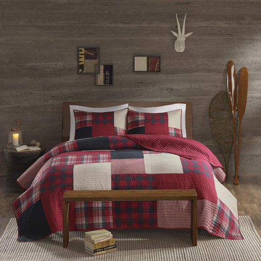 Woolrich Sunset Reversible Quilt Set - Cottage Styling Reversed to Solid Color, All Season Lightweight Coverlet, Cozy Bedding Layer, Matching Shams, Oversized King/Cal King, Plaid Red 3 Piece