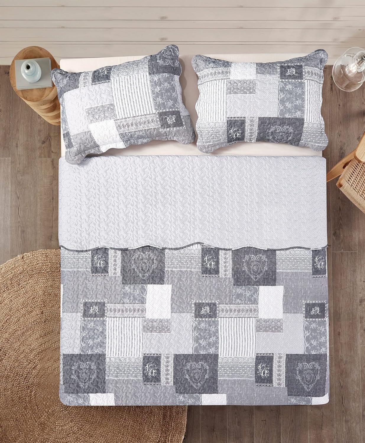 Brilliant Sunshine Grey Heart Love, Floral and Lace Patchwork, 3-Piece Quilt Set with 2 Shams, Reversible Bedspread, Soft Lightweight Coverlet, All-Season, Full/Queen, Grey