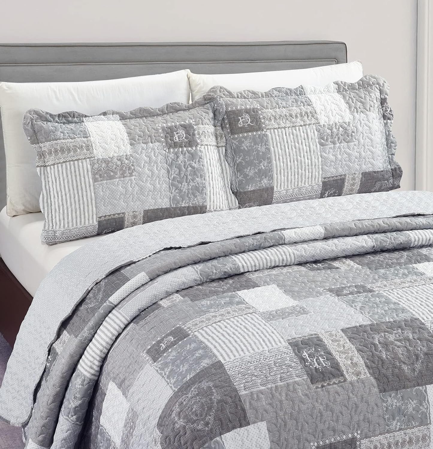 Brilliant Sunshine Grey Heart Love, Floral and Lace Patchwork, 3-Piece Quilt Set with 2 Shams, Reversible Bedspread, Soft Lightweight Coverlet, All-Season, Full/Queen, Grey